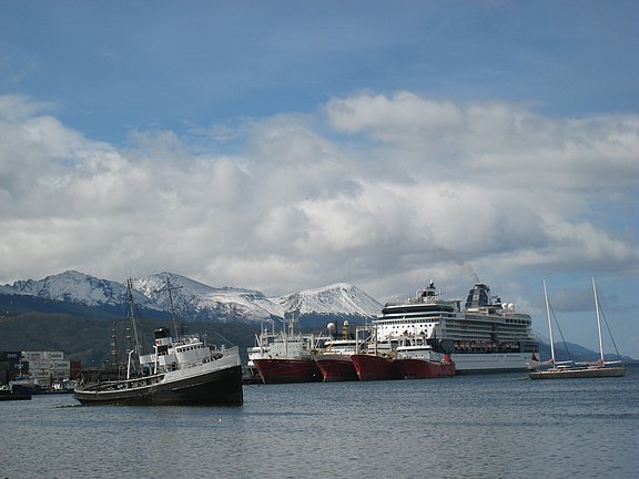 Suedamerika-Kreuzfahrt-Ushuaia-Hafen-MOCEAN.JPG 