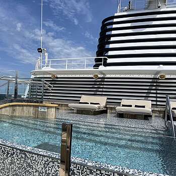 Adults Only Poolbereich