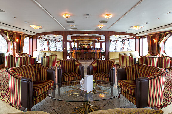 Der Bar- und Loungebereich an Bord der SWISS Ruby ©Scylla