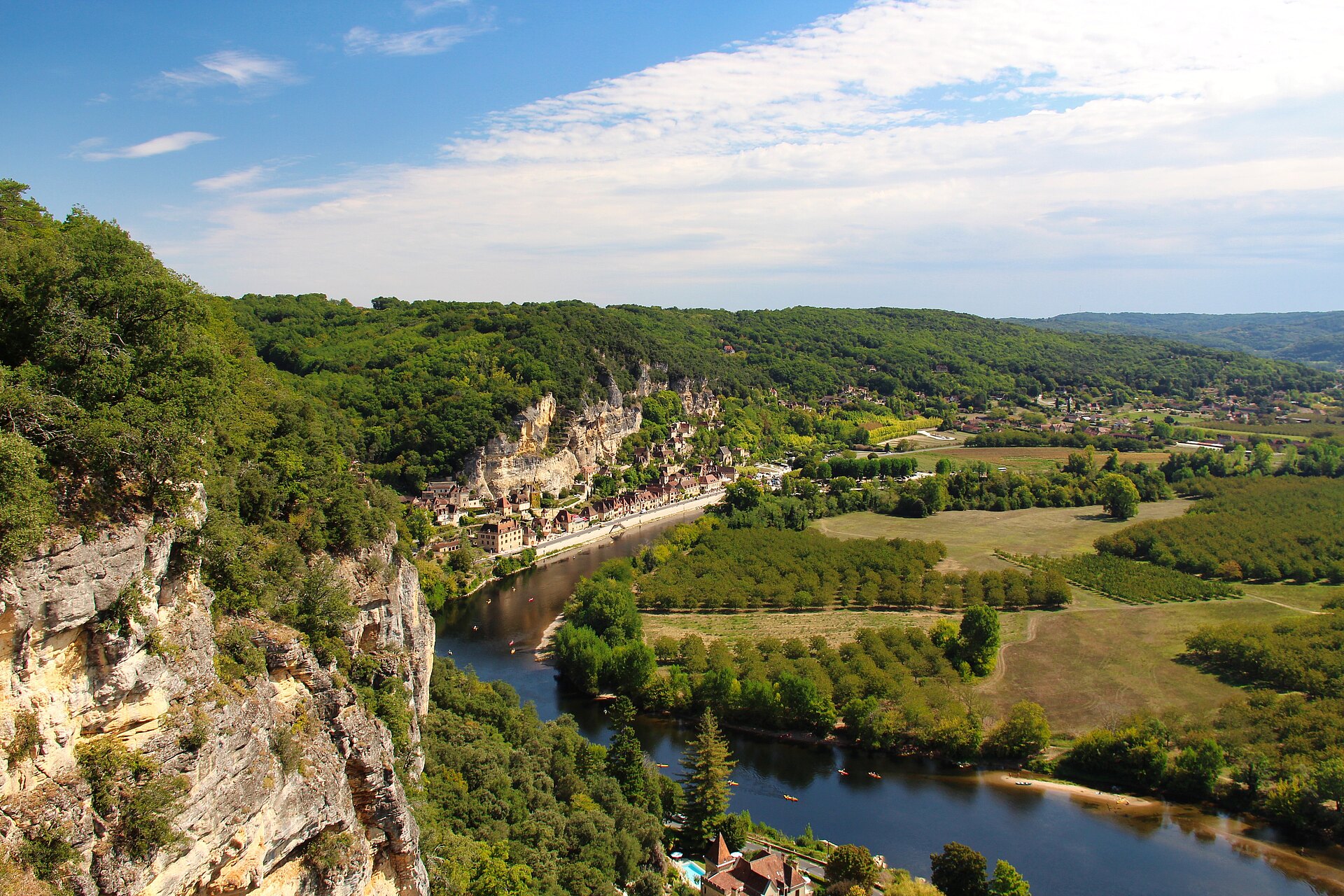 Brillantes Bordeaux auf den Flüssen Dordogne und Garonne Frankreichs